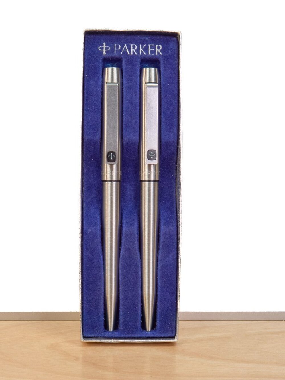Vintage Parker 25 ballpoint pen set from the 1980s.